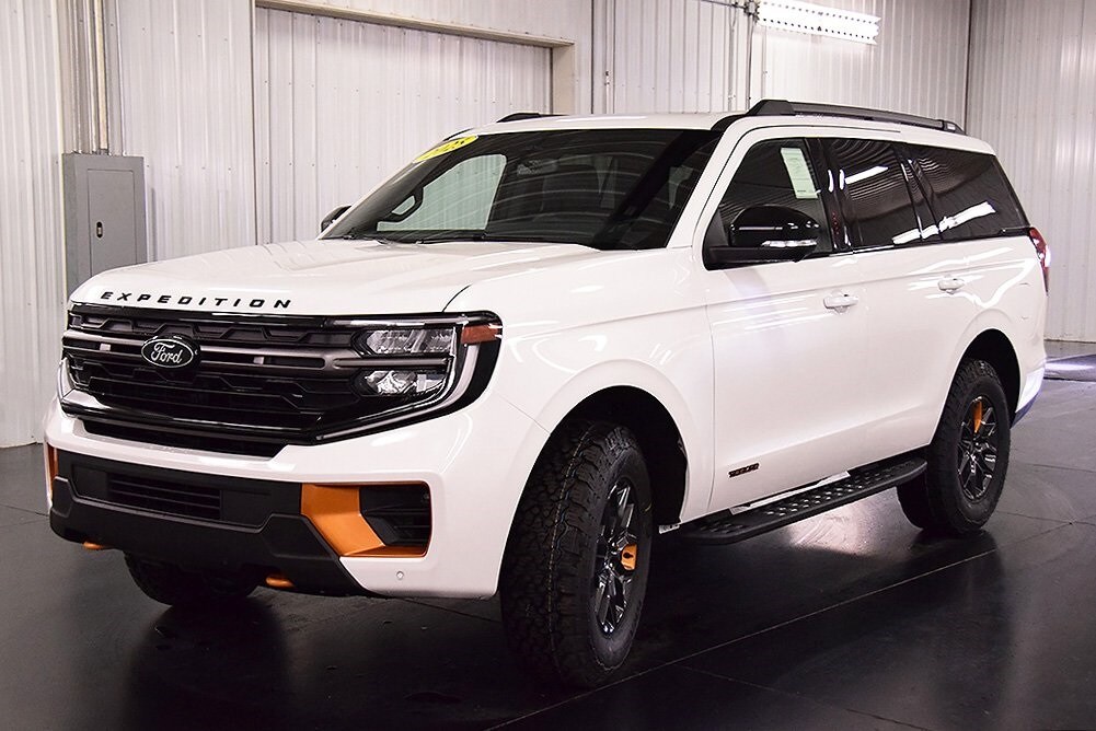 2025 Ford Expedition photo 3