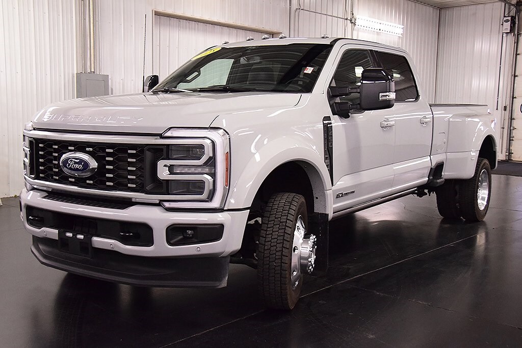 2025 Ford F-450 photo 3
