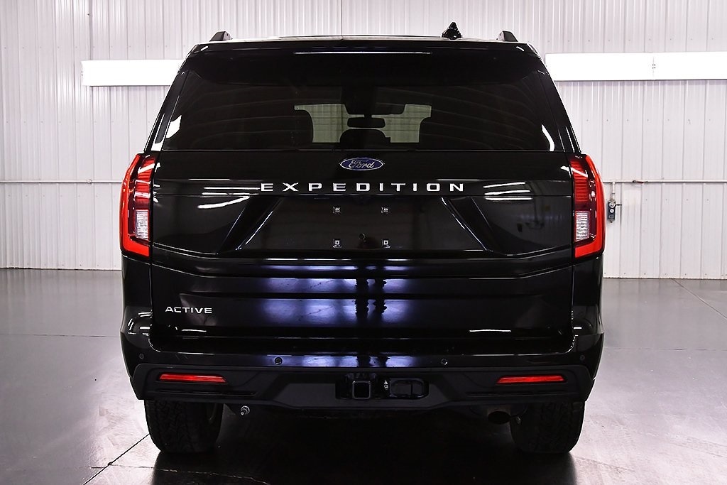 2025 Ford Expedition photo 4