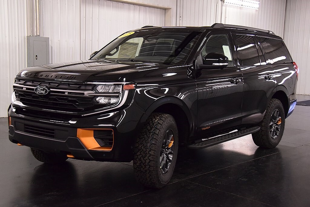 2025 Ford Expedition photo 3