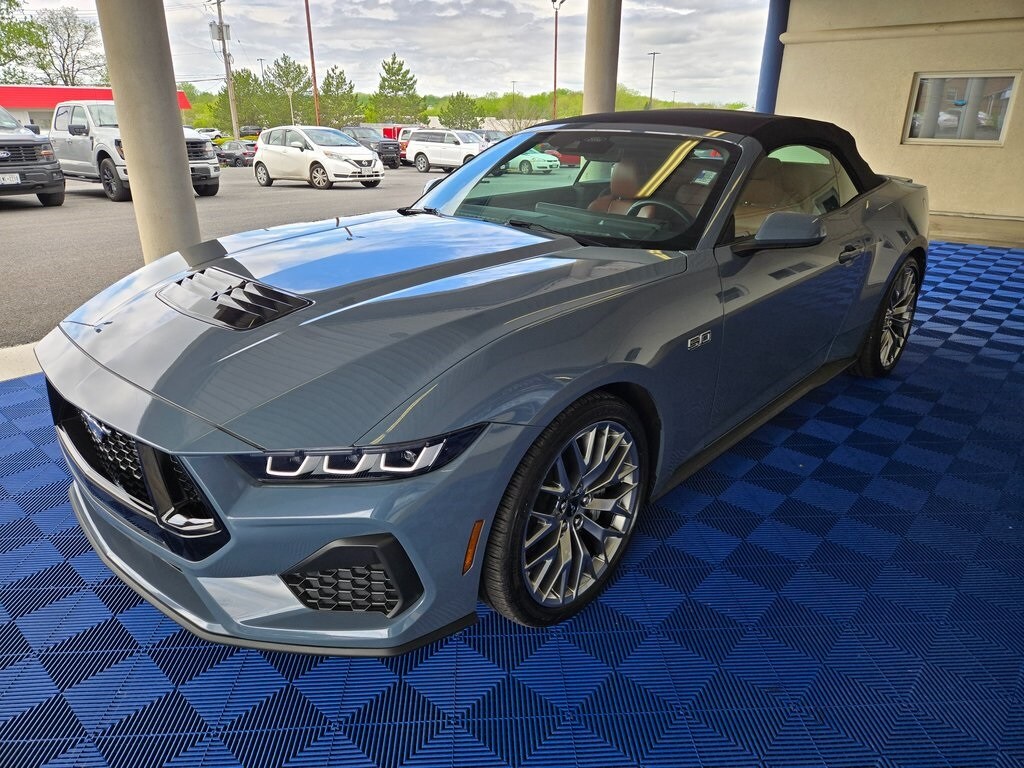 2024 Ford Mustang GT Premium Convertible photo 3