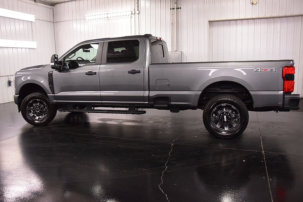 2024 Ford F-350 photo 4