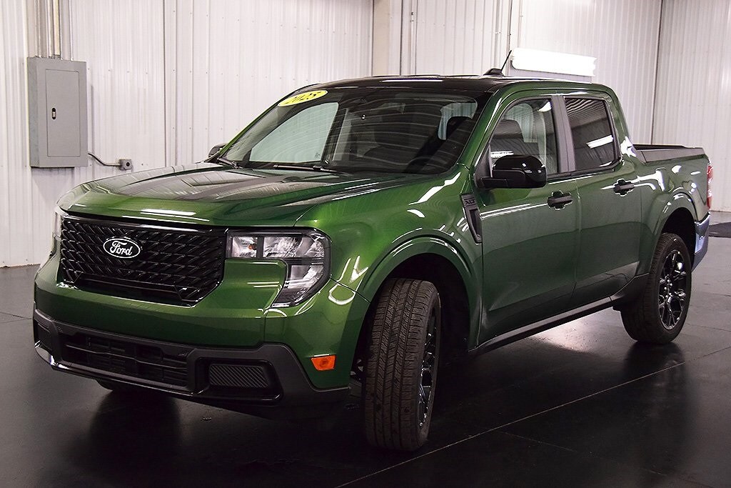 2025 Ford Maverick XLT photo 2