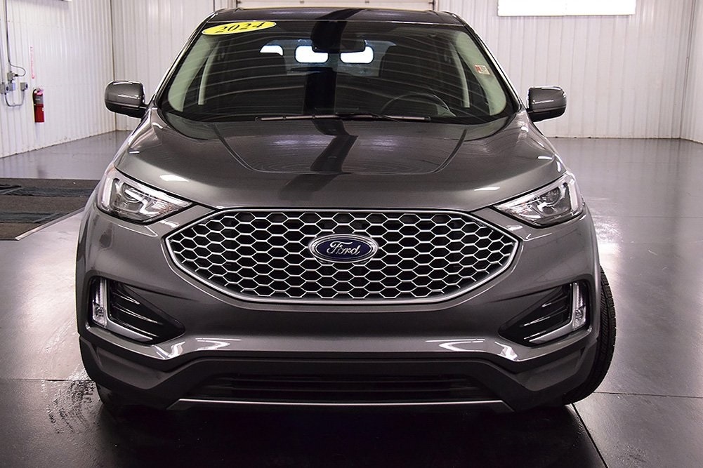 2024 Ford Edge SEL photo 2