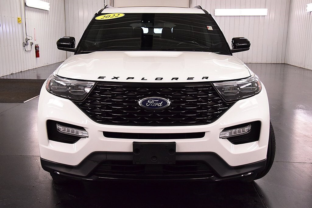 2022 Ford Explorer ST-Line photo 2