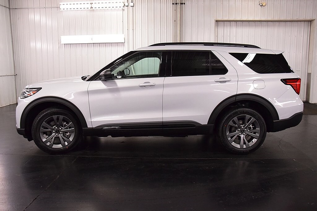 2026 Ford Explorer photo 4
