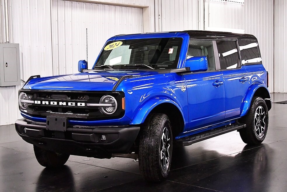 2024 Ford Bronco Outer Banks photo 3