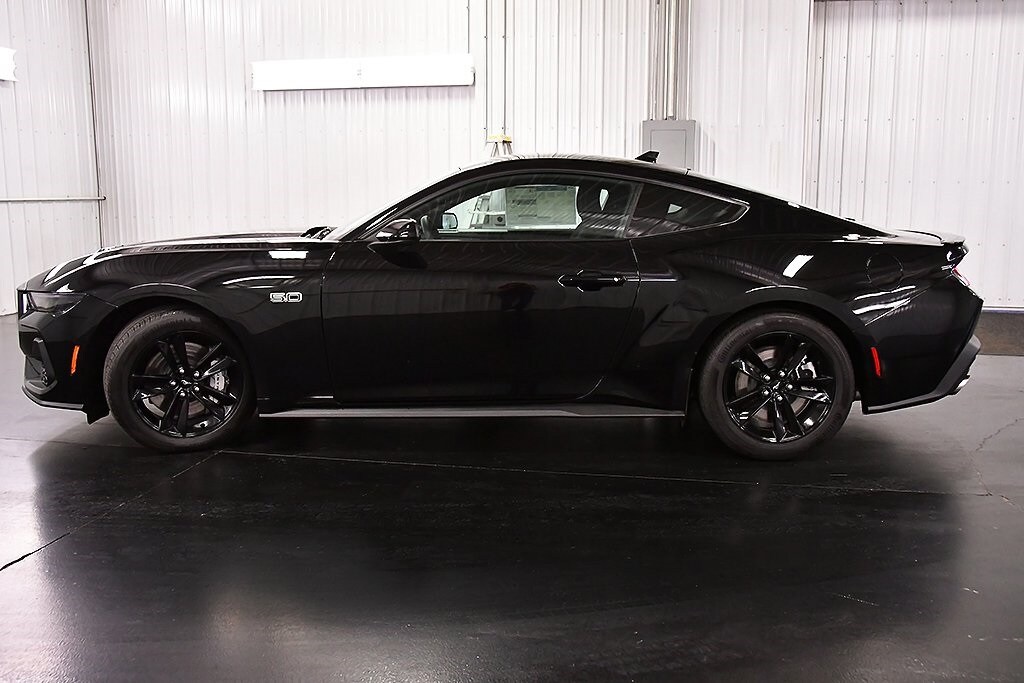 2025 Ford Mustang GT photo 4