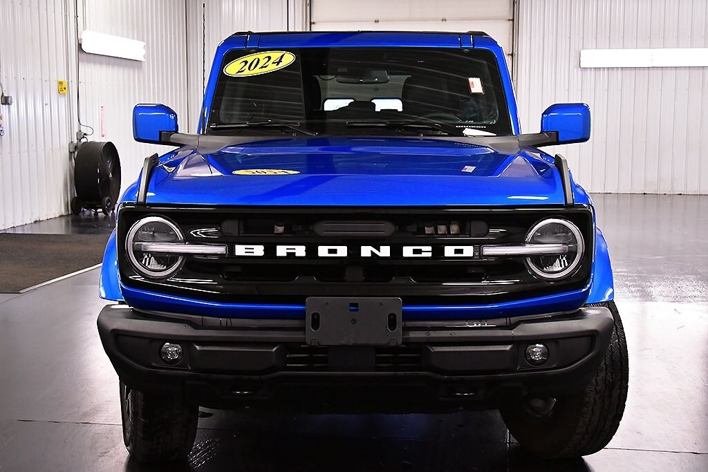 2024 Ford Bronco Outer Banks photo 2