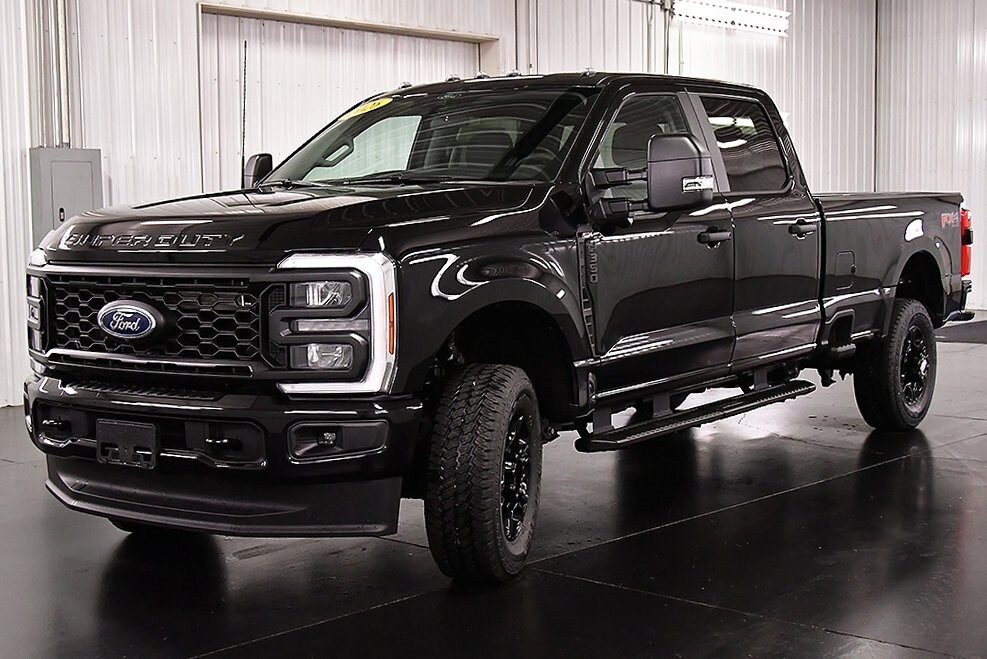 2026 Ford F-350 photo 3