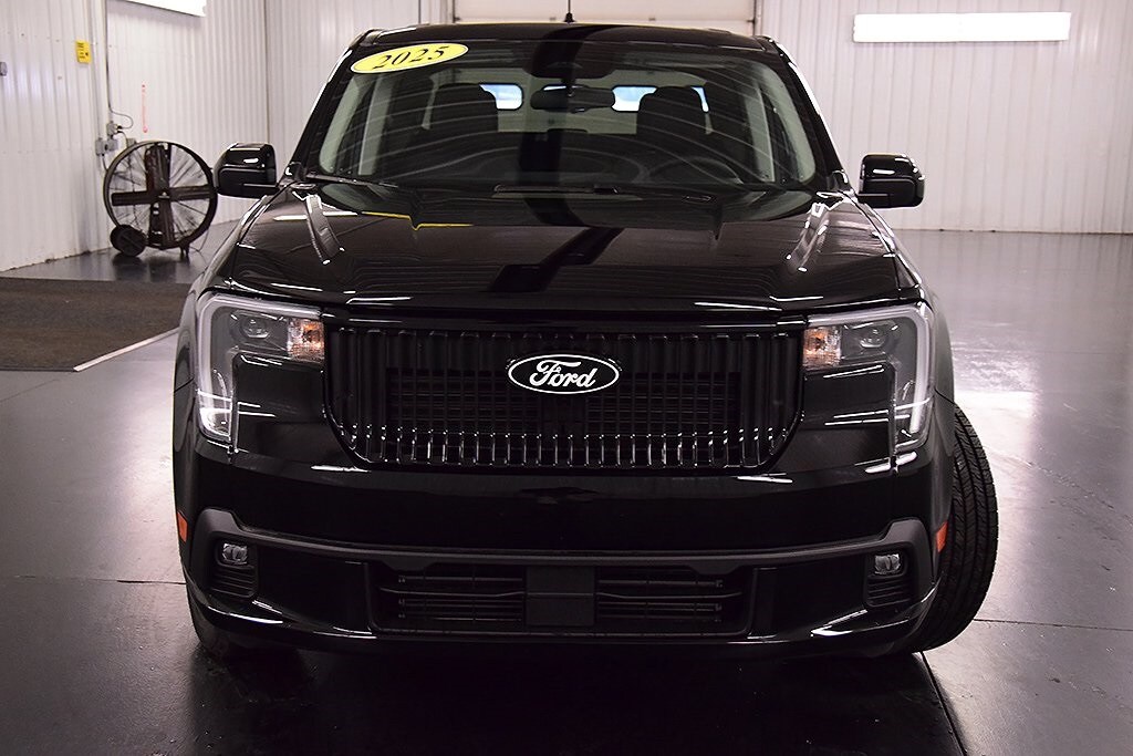 2025 Ford Maverick photo 2