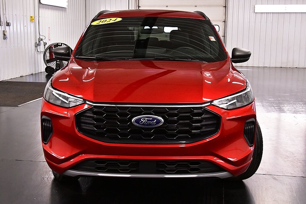2024 Ford Escape ST-Line photo 2