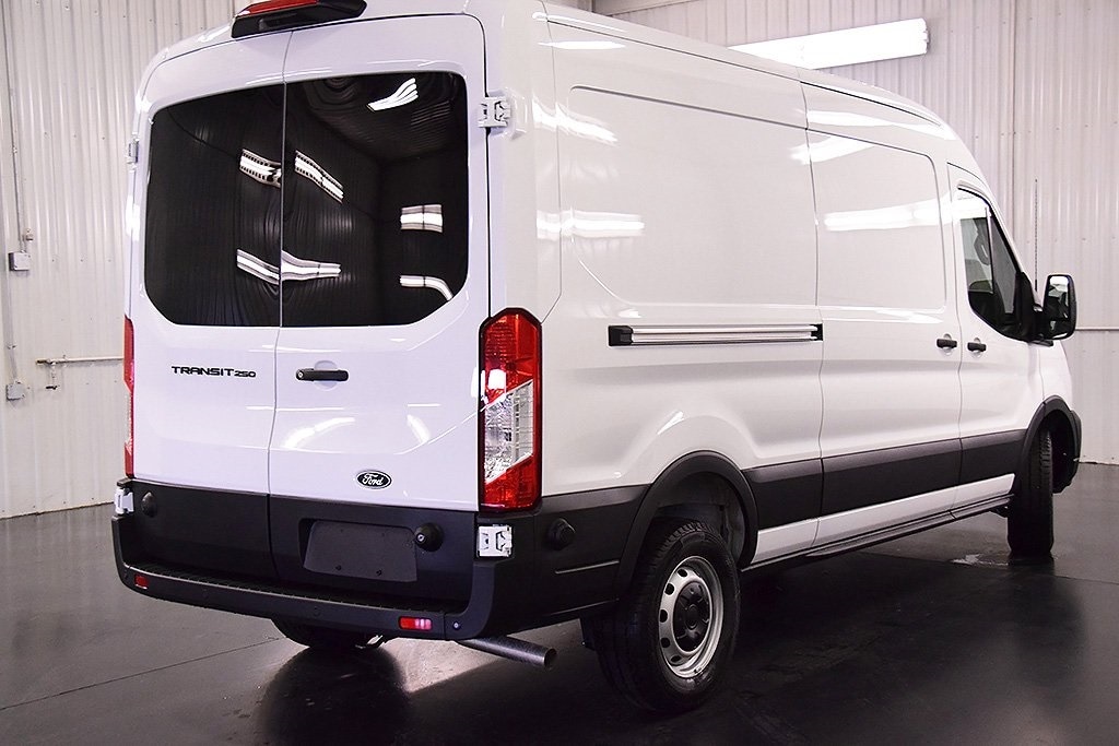 2026 Ford Transit photo 4
