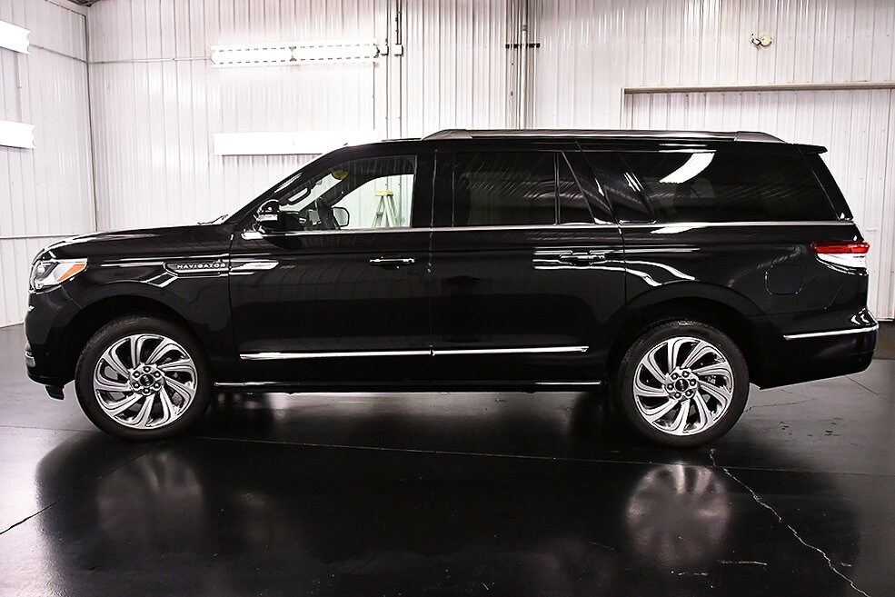 2024 Lincoln Navigator L Reserve photo 2