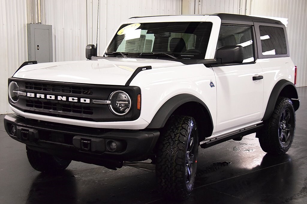 2024 Ford Bronco Black Diamond photo 3