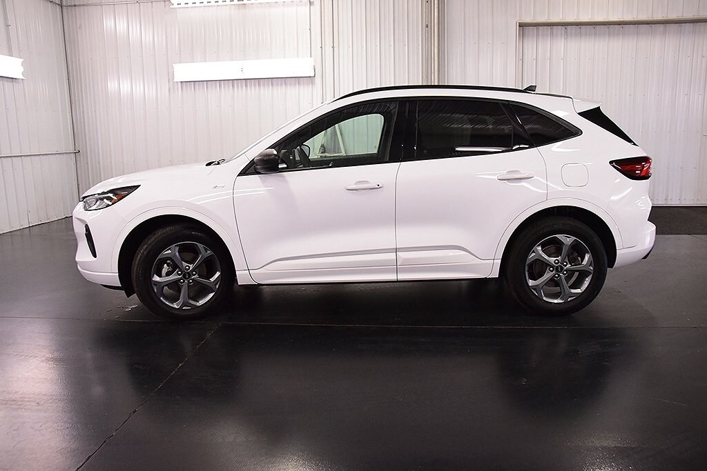2023 Ford Escape ST-Line photo 3
