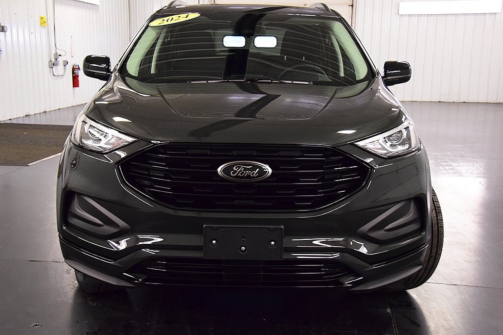 2024 Ford Edge SE photo 2