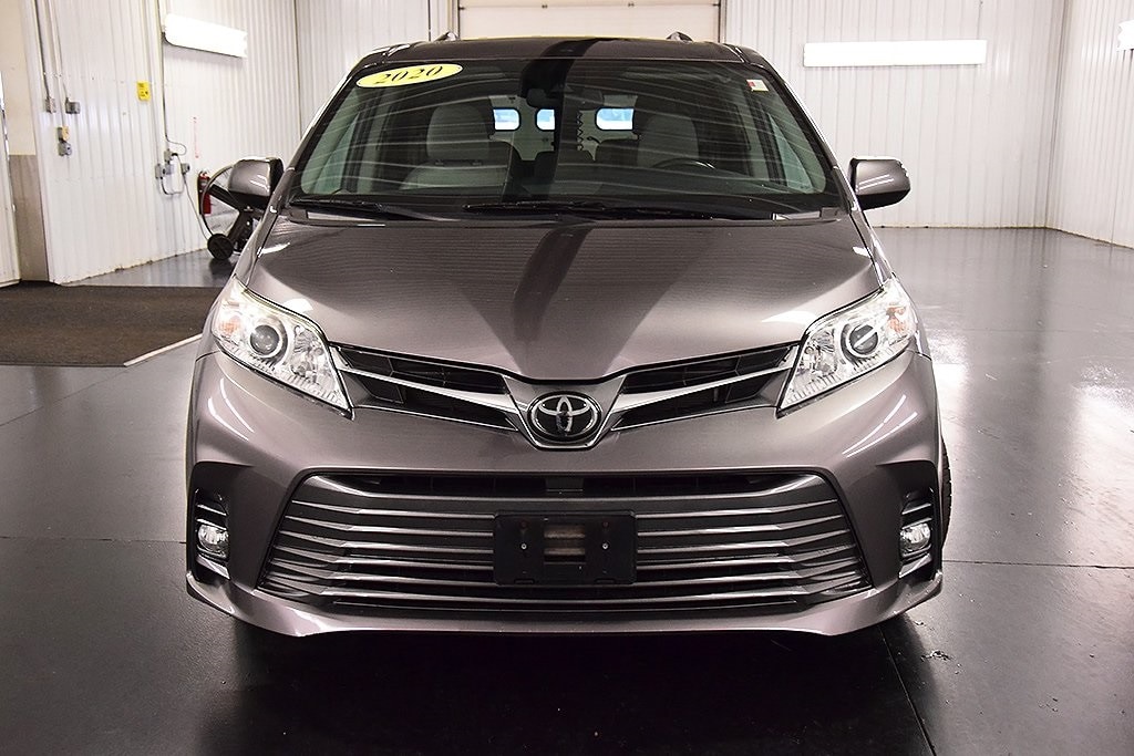 Used 2020 Toyota Sienna XLE with VIN 5TDYZ3DC6LS038428 for sale in Medina, NY