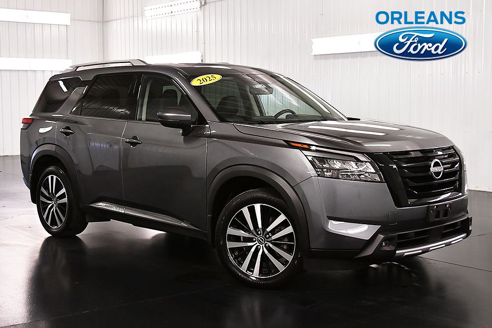 2025 Nissan Pathfinder Platinum 4WD's photo