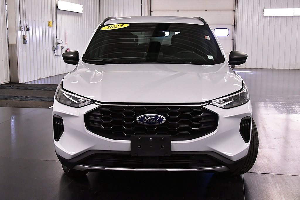 2025 Ford Escape ST-Line photo 2