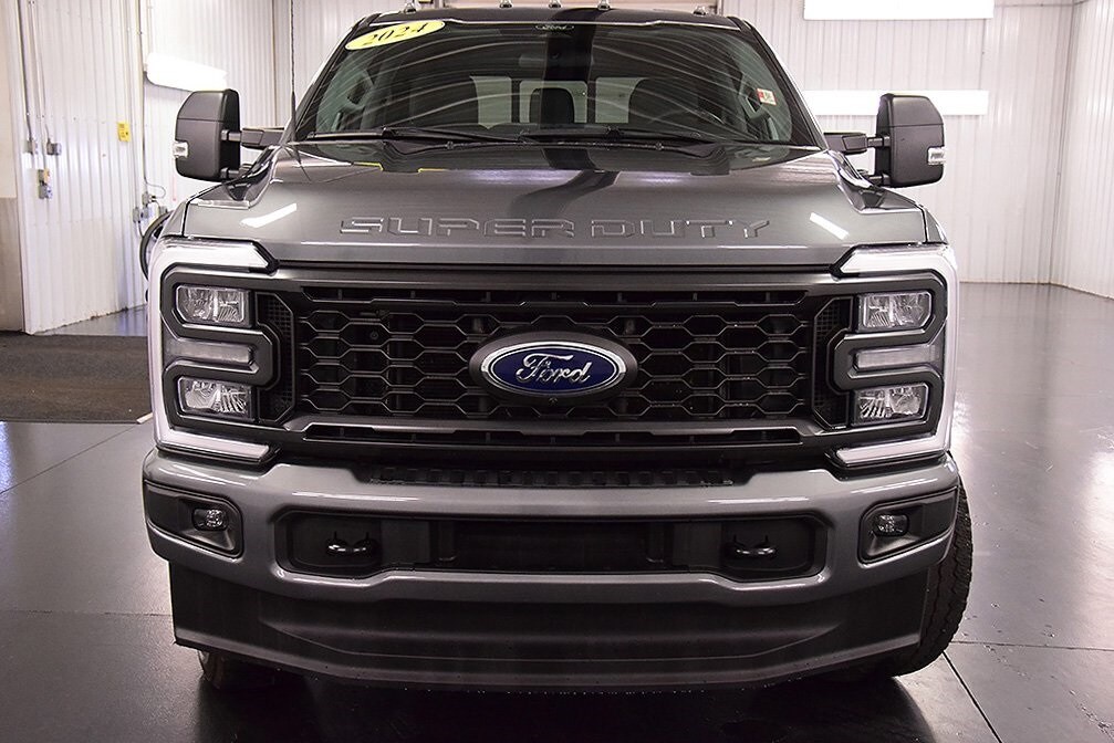 2024 Ford F-350 photo 2