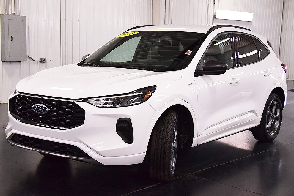 2023 Ford Escape ST-Line photo 2