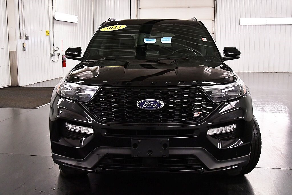 2023 Ford Explorer ST photo 2