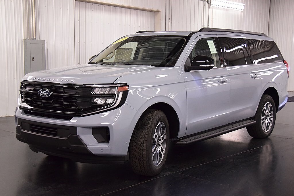 2025 Ford Expedition MAX photo 3