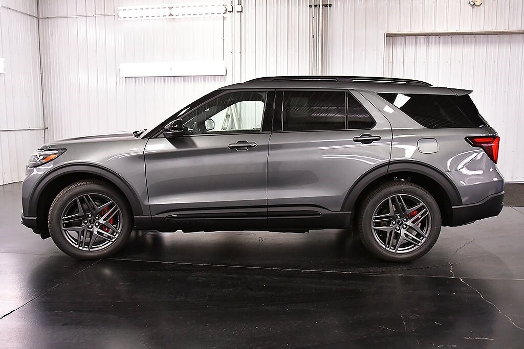 2026 Ford Explorer ST-Line photo 4