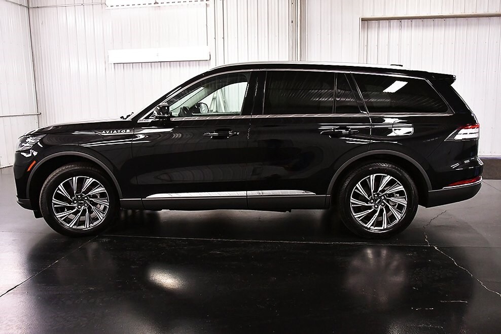 2025 Lincoln Aviator photo 2