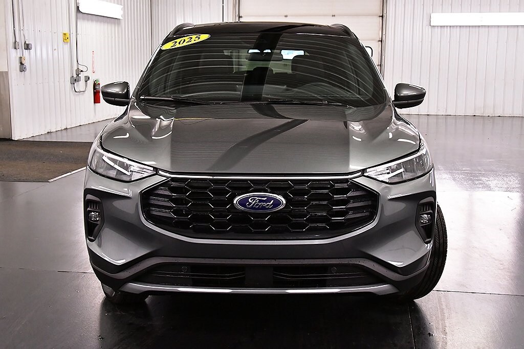 2025 Ford Escape ST-Line Select photo 2