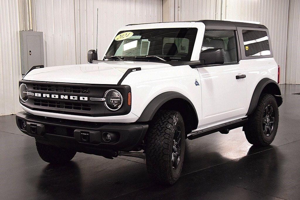2024 Ford Bronco Black Diamond photo 3