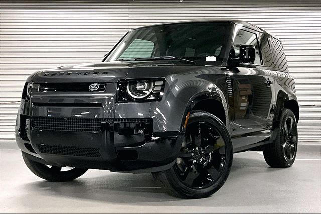 2026 Land Rover Defender 90 V8 P525's photo