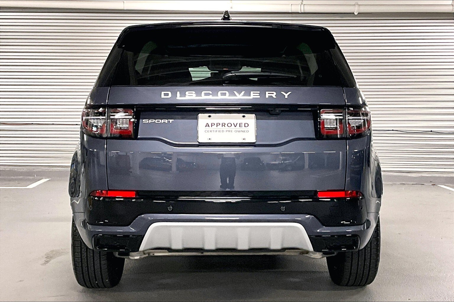 2025 Land Rover Discovery Sport S photo 3