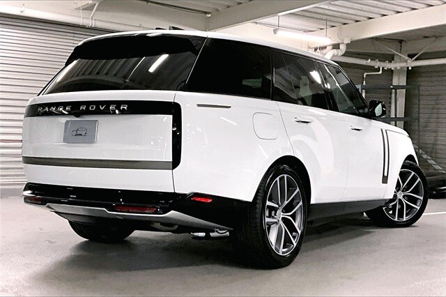 2025 Land Rover Range Rover SE photo 2