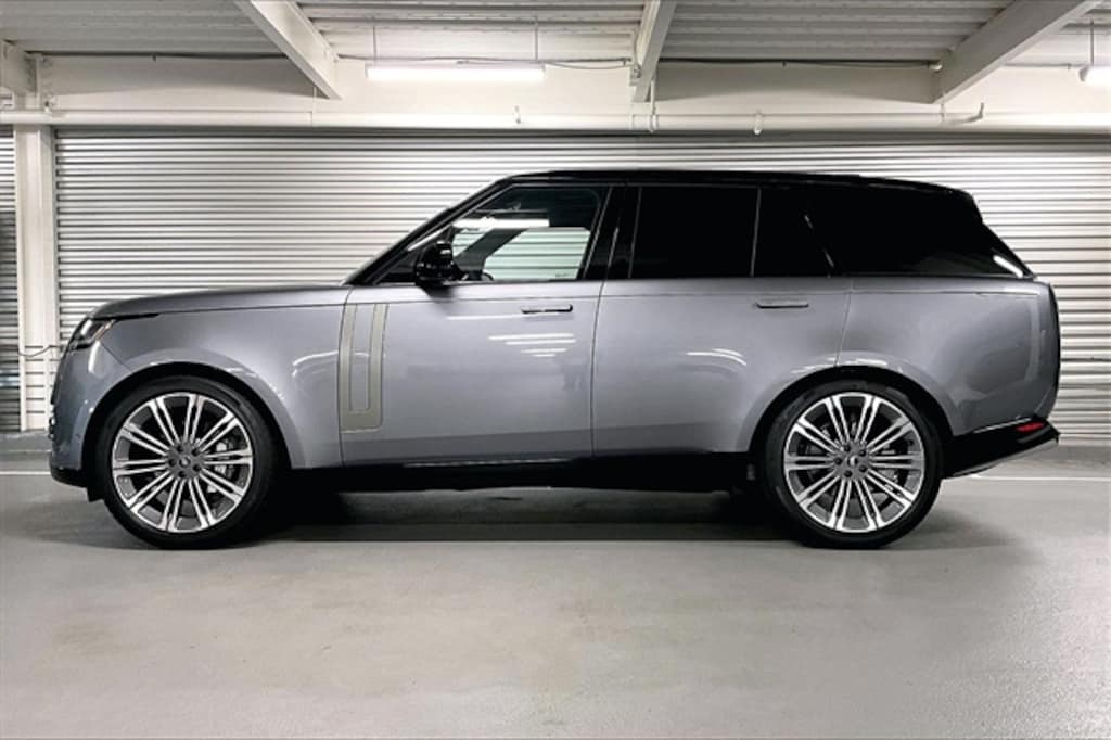 New 2025 Land Rover Range Rover SE SUV