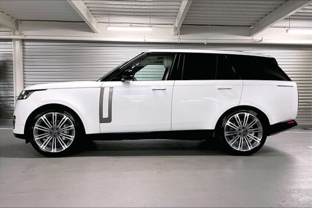 New 2025 Land Rover Range Rover SE SUV