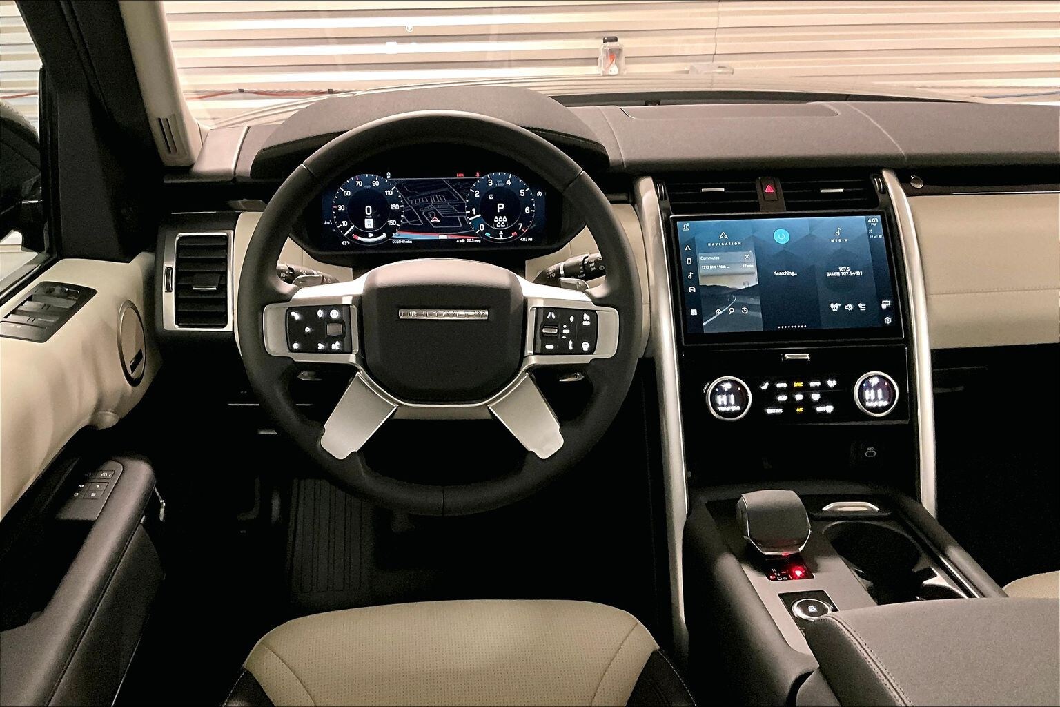 2025 Land Rover Discovery S photo 4