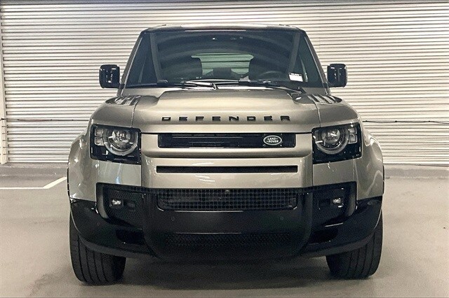2025 Land Rover Defender 130 X-Dynamic SE photo 2