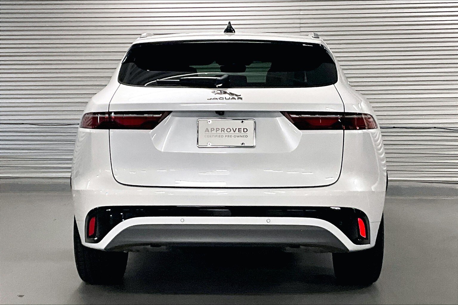 2024 Jaguar F-PACE R-Dynamic S photo 3