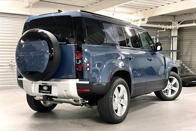 2025 Land Rover Defender 110 S photo 4