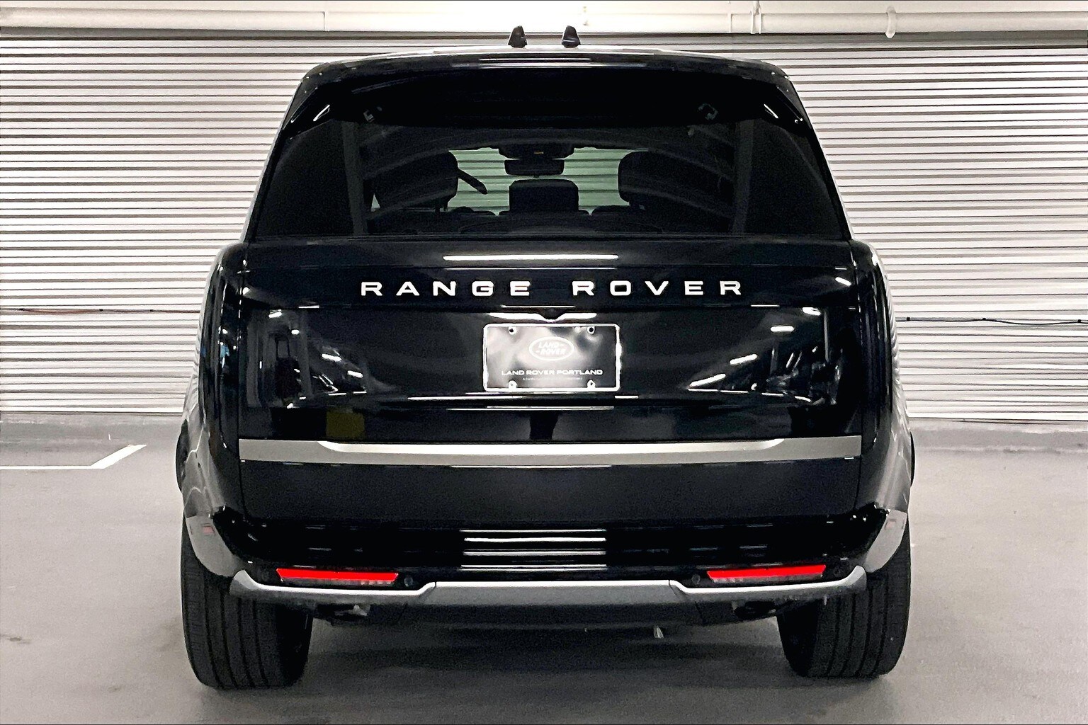 2025 Land Rover Range Rover SE photo 3