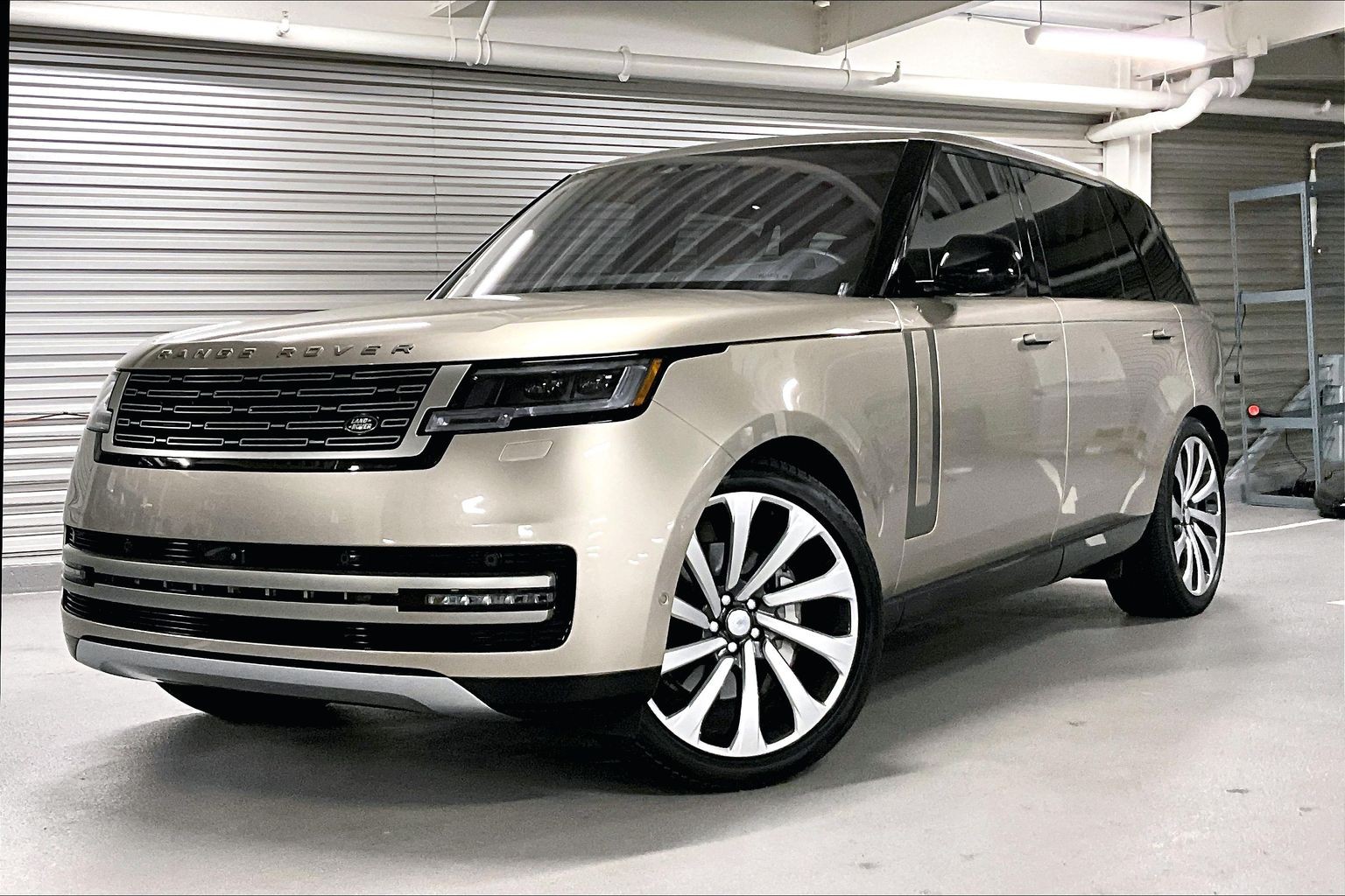 2023 Land Rover Range Rover SE's photo