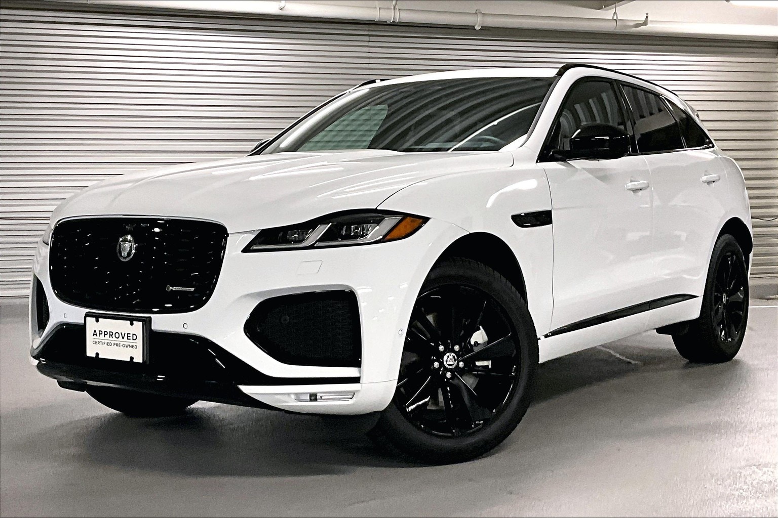 2025 Jaguar F-PACE R-Dynamic S's photo