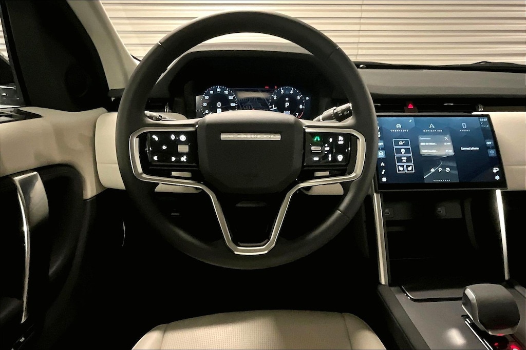 2025 Land Rover Discovery Sport S photo 4