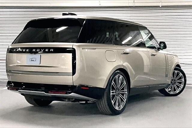 2025 Land Rover Range Rover SE photo 4