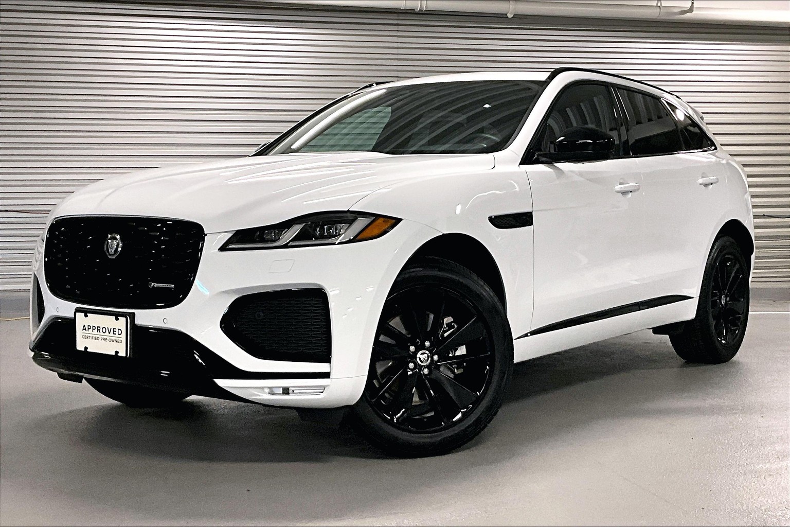 2025 Jaguar F-PACE R-Dynamic S's photo