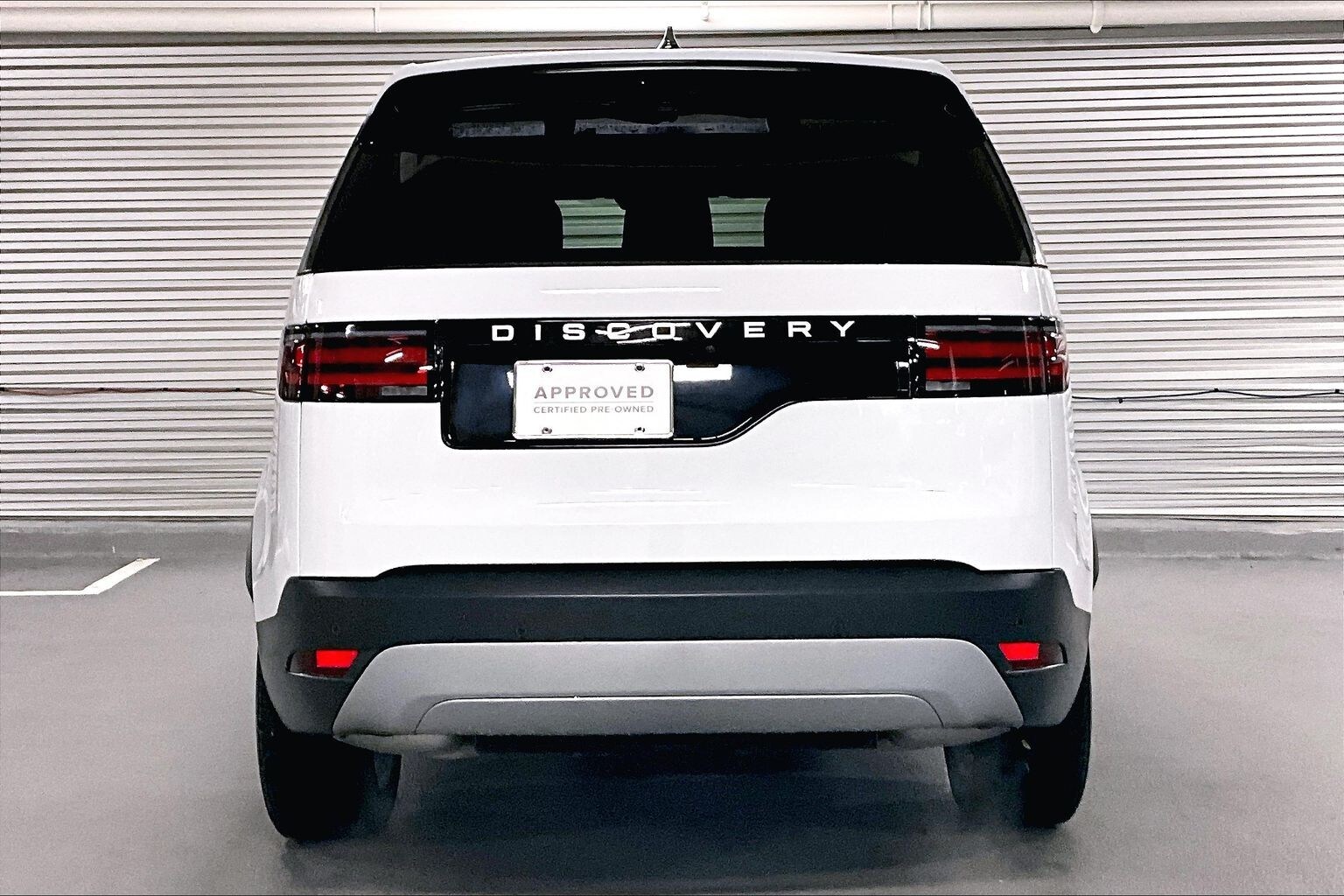 2025 Land Rover Discovery S photo 3