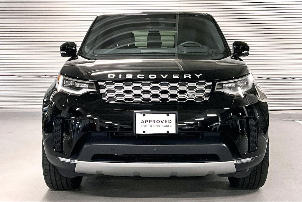 2025 Land Rover Discovery S photo 2