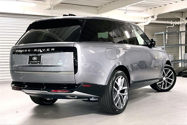 2025 Land Rover Range Rover SE photo 4